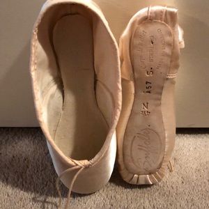 Suffolk Sterling Pointe Shoes
